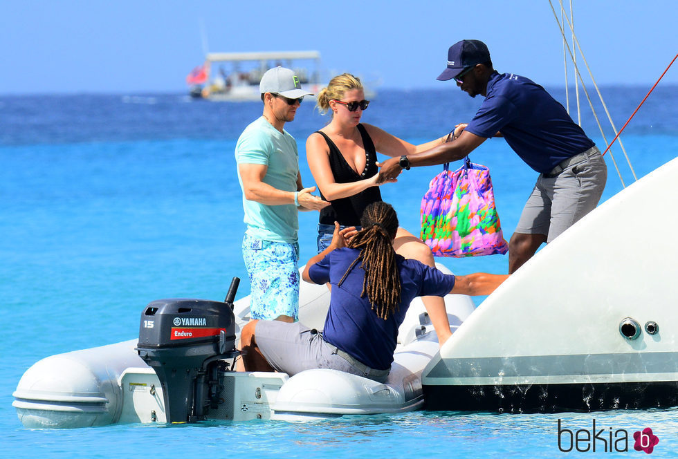 Mark Wahlberg y Rhea Durham en yate