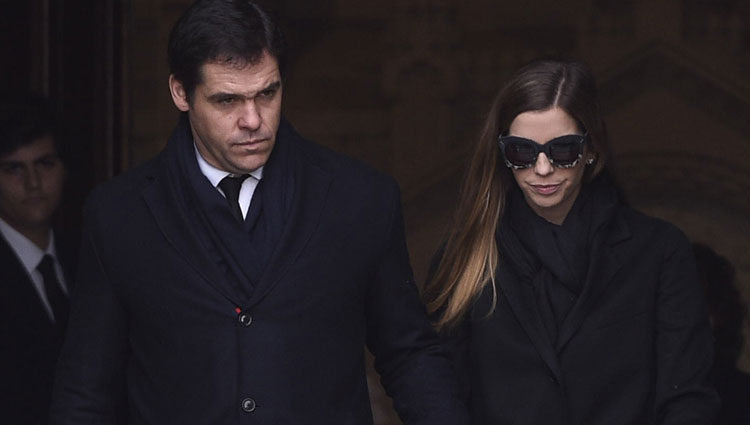 Luis Alfonso de Borbón y Margarita Vargas yendo a la cripta de Carmen Franco