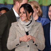 Meghan Markle, muy sonriente en su visita a Reprezent FM