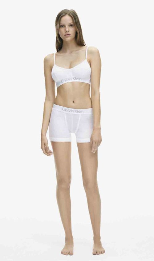 Ropa interior femenina en color blanco de la colección spring 2018 de Calvin Klein