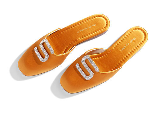 Zapato 'Muletown' en naranja mandarín de la colección personalizable de Stuart Weitzman
