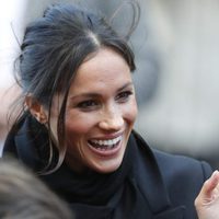 Meghan Markle, muy sonriente en su primera visita oficial a Gales