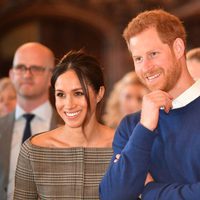 El Príncipe Harry y Meghan Markle, muy sonrientes en el castillo de Cardiff