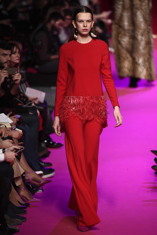 Mono rojo de Jorge Vázquez de la colección otoño/invierno 2018/2019 en la Madrid Fashion Week