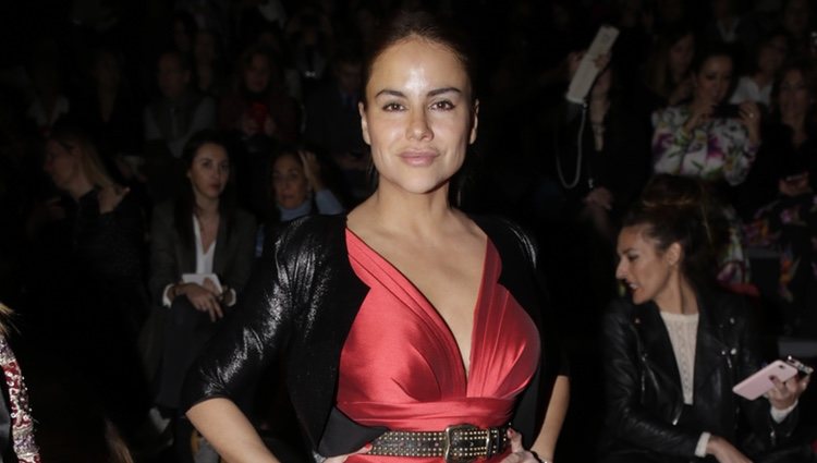 Mónica Hoyos en el desfile de Hannibal Laguna en Madrid Fashion Week otoño/invierno 2018/2019