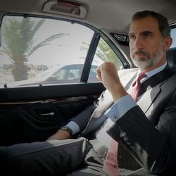El Rey Felipe en el coche rumbo a un acto oficial en Maspalomas