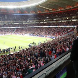 El Rey Felipe de espaldas en el Estadio Wanda Metropolitano