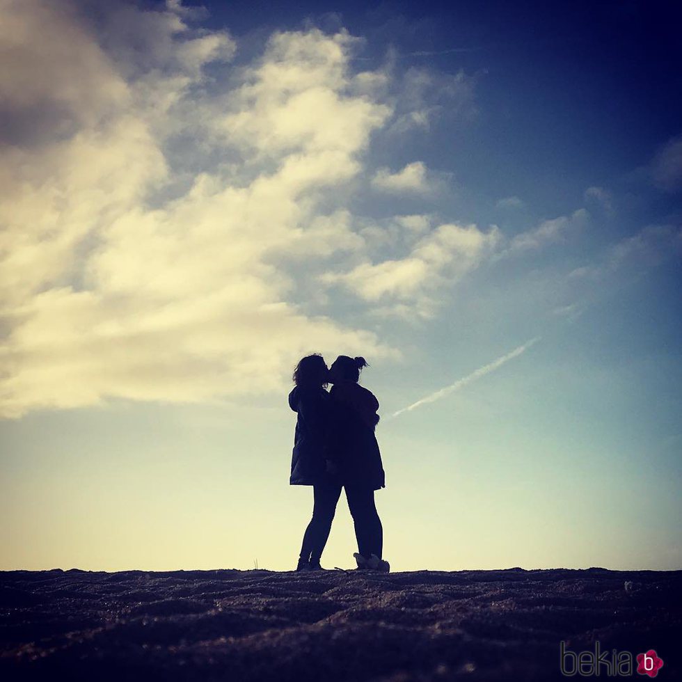 Sandra Barneda y Nagore Robles publican en Instagram una foto de su aniversario