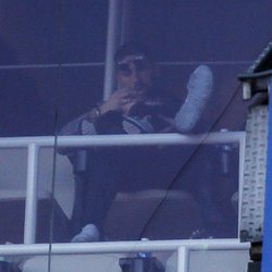 Sergio Ramos con sus hijos Sergio Junior y Marco disfrutando de un partido de fútbol