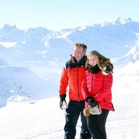 Guillermo Alejandro de Holanda y la Princesa Amalia en su posado de invierno en Lech