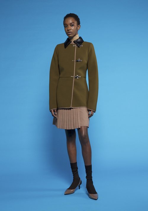 Abrigo verde militar con las solapas negras de Fay para el otoño/invierno 2018