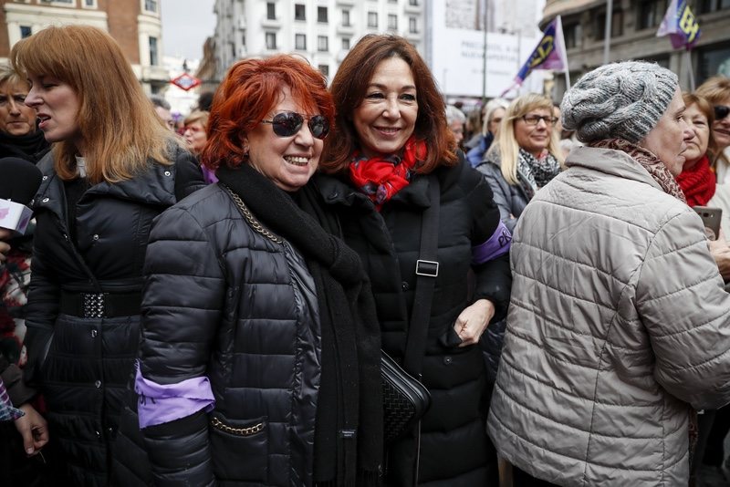 Ana Rosa Quintana y Rosa Villacastín durante la huelga del 8 de marzo por el Día de las Mujeres