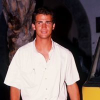 El Rey Felipe de joven con ropa informal