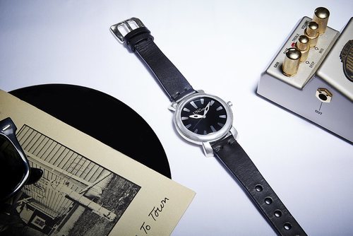 Reloj con la correa negra de UNOde50 para el día del padre 2018