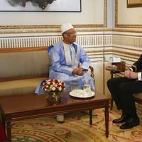 El Rey Felipe con el embajador de Guinea tras recibir las Cartas Credenciales