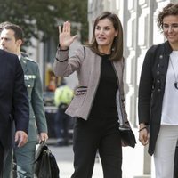 La Reina Letizia reaparece sonriente tras su escándalo con la Reina Sofía