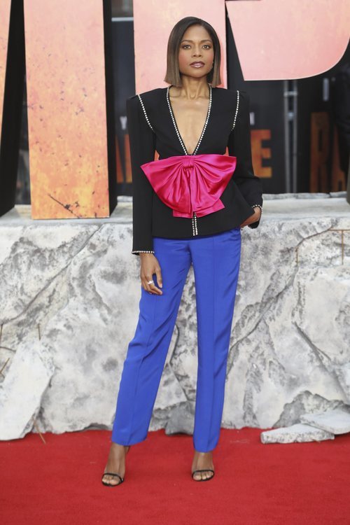 Naomie Harris vestida de Gucci en la premiere de 'Rampage' en Londres