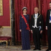 Los Reyes Felipe y Letizia con el presidente de Portugal, Marcelo Rebelo de Sousa, en la cena de gala en el Palacio Real