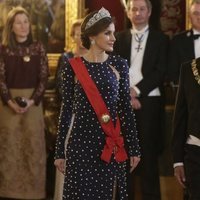 La Reina Letizia con la tiara Cartier en la cena de gala en honor al presidente de Portugal