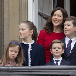 Mary de Dinamarca con sus cuatro hijos en el 78 cumpleaños de Margarita de Dinamarca
