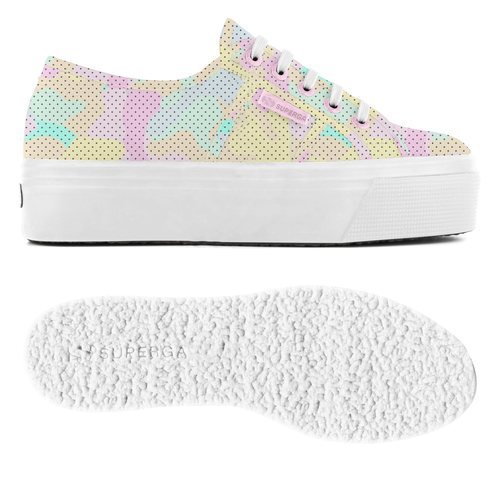 Zapatilla estampada de la nueva línea pastel de Superga