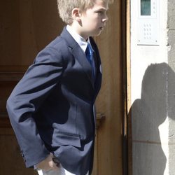 Miguel Urdangarin en el portal de su casa de Ginebra