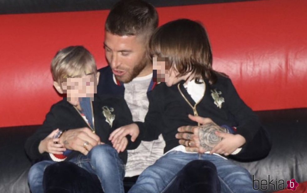 Sergio Ramos disfrutando en el cumpleaños de Sergio Junior