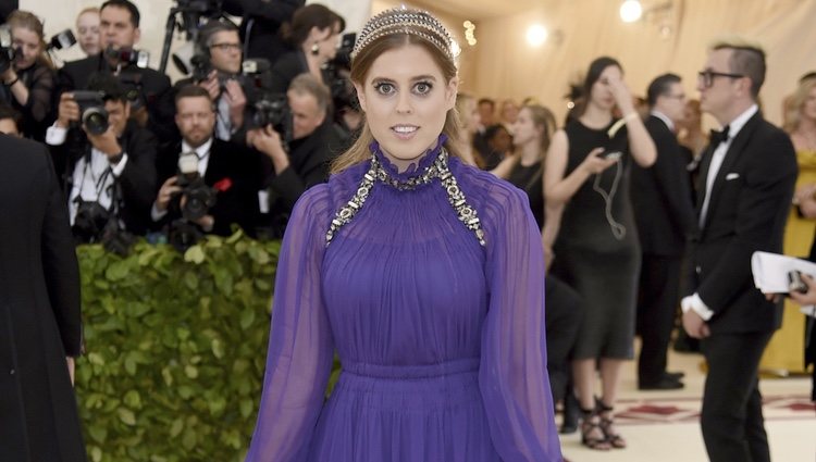 La Princesa Beatriz de York en la alfombra roja de la Gala MET 2018