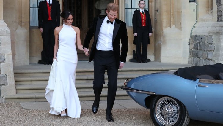 El Príncipe Harry y Meghan Markle salen del Castillo de Windsor tras su boda