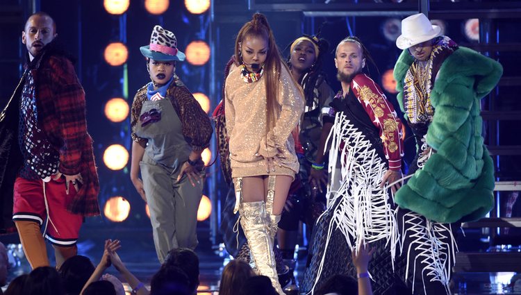 Janet Jackson actuando durante la Gala de los Premios Billboard 2018