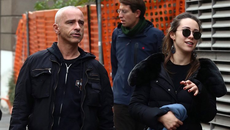 Aurora Ramazzotti, hija del cantante, junto a su guardaespaldas