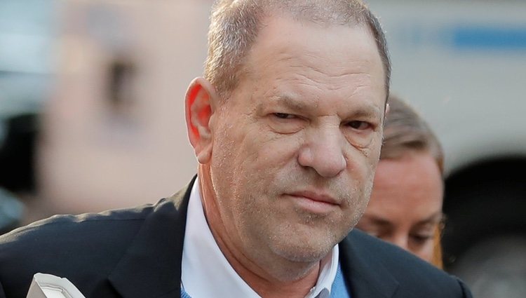 Harvey Weinstein se entrega en la Policía de Nueva York