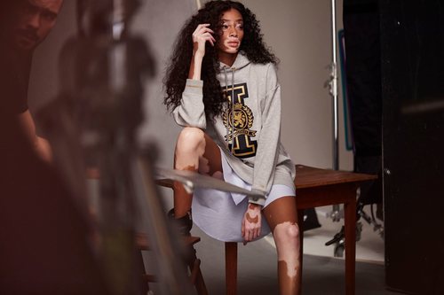 Winnie Harlow posa para la nueva colección cápsula 2018 de Tommy Hilfiger