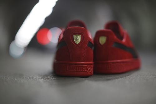 Parte trasera de las nuevas zapatillas de Puma SF Suede 50 con la colaboración de Ferrari 2018