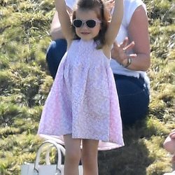 La Princesa Carlota con gafas de sol en un torneo de polo