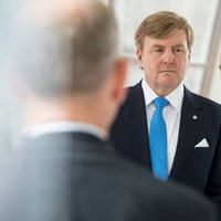 El Rey Guillermo Alejandro de Holanda en un seminario en Riga