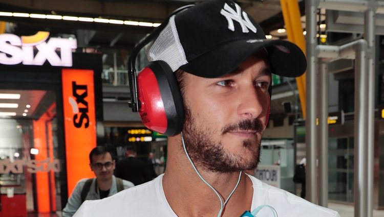 Hugo Paz llegando a España tras su expulsión de 'Supervivientes 2018'