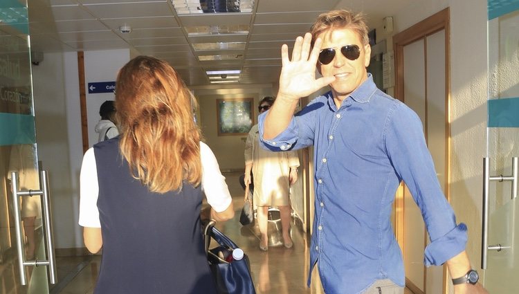 'El Cordobés' ingresando en el hospital con Virginia Troconis