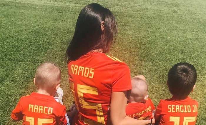Pilar Rubio junto a sus hijos Sergio, Marco y Alejandro mostrando su apoyo a Sergio Ramos
