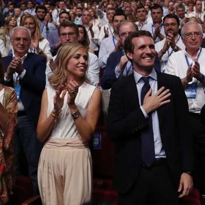 Pablo Casado e Isabel Torres: el político y la psicóloga