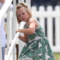 Mia Tindall juega durante un festival celebrado en Gatcombe Park