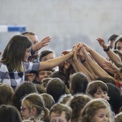 La Reina Letizia triunfa en la inauguración del Curso Escolar 2018/2019 en un colegio de Oviedo
