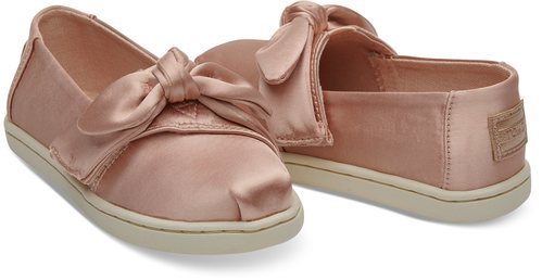 Bailarinas rosas con lazo de la colección 'Tiny' de la firma Toms