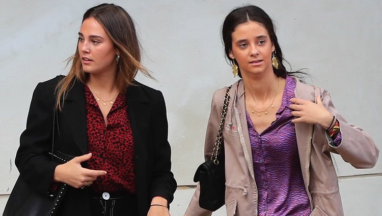 Victoria Federica de Marichalar con una amiga en el Festival Taurino de Chinchón
