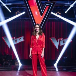 Eva González en la foto de la presentación de 'La Voz'