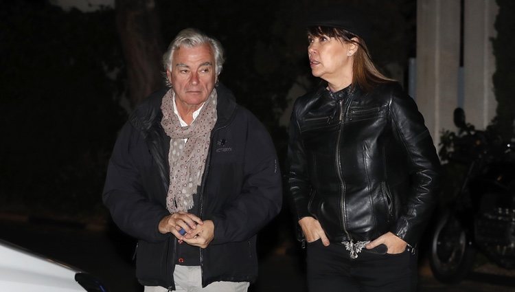 Mabel Lozano y Eduardo Campoy llegando a la capilla ardiente de Álvaro de Luna