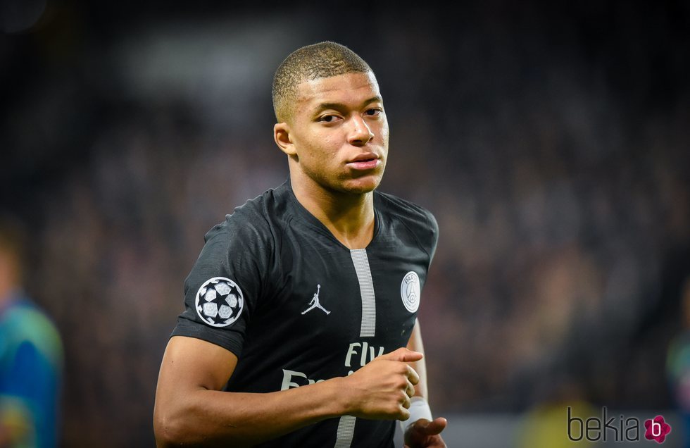 Kylian Mbappé decepcionado durante un partido