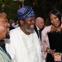 Carlos de Inglaterra y Naomi Campbell durante una recepción oficial en Nigeria