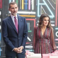Los Reyes Felipe y Letizia con Josep Borrell en el Centro Cultural de España en Lima