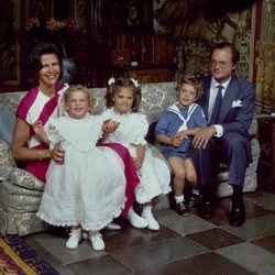 Los Reyes de Suecia junto a sus hijos Victoria, Carlos Felipe y Magdalena
